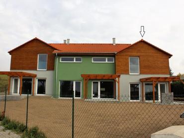 Dům nad rybníkem - Fialka